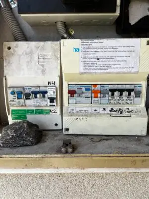 Single-phase switchboard